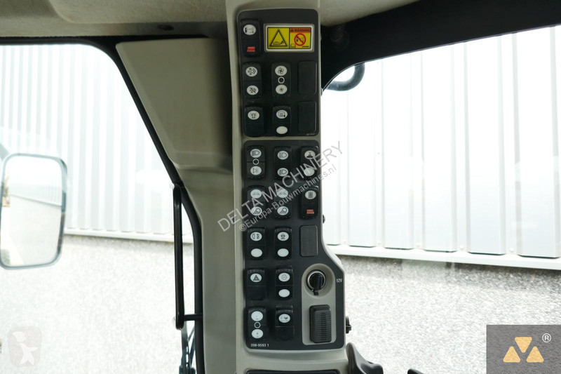Niveladora Caterpillar 3