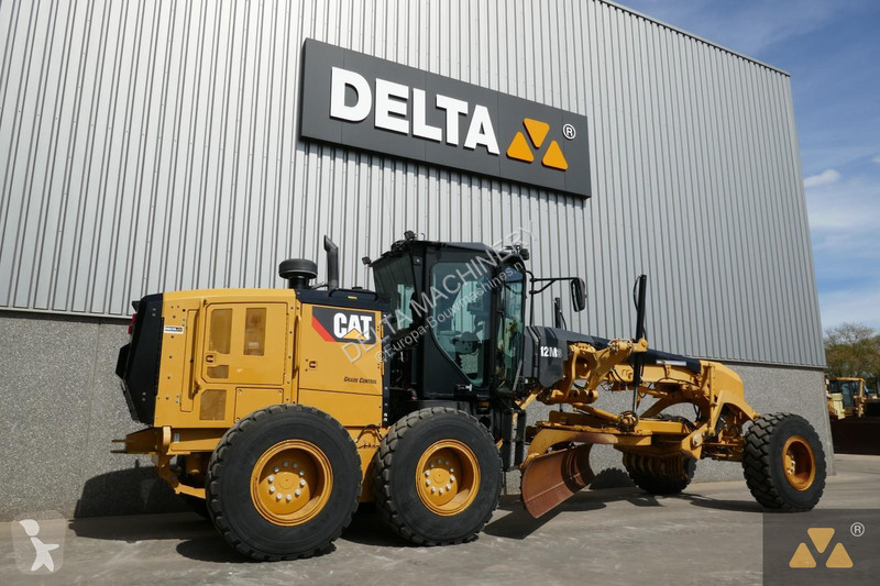 Grader Caterpillar 3