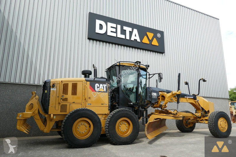 ممهدة طرق Caterpillar 2 AWD