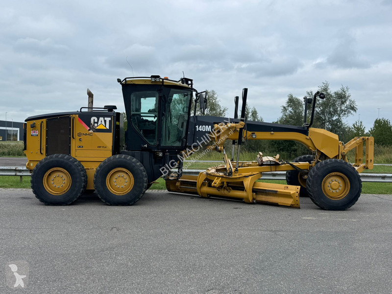 Grejder Caterpillar 140M