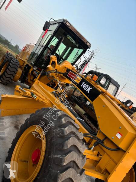 Grejder Caterpillar 140K