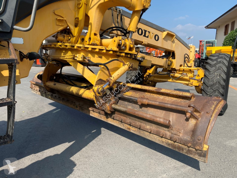 ممهدة طرق Volvo G740VHP