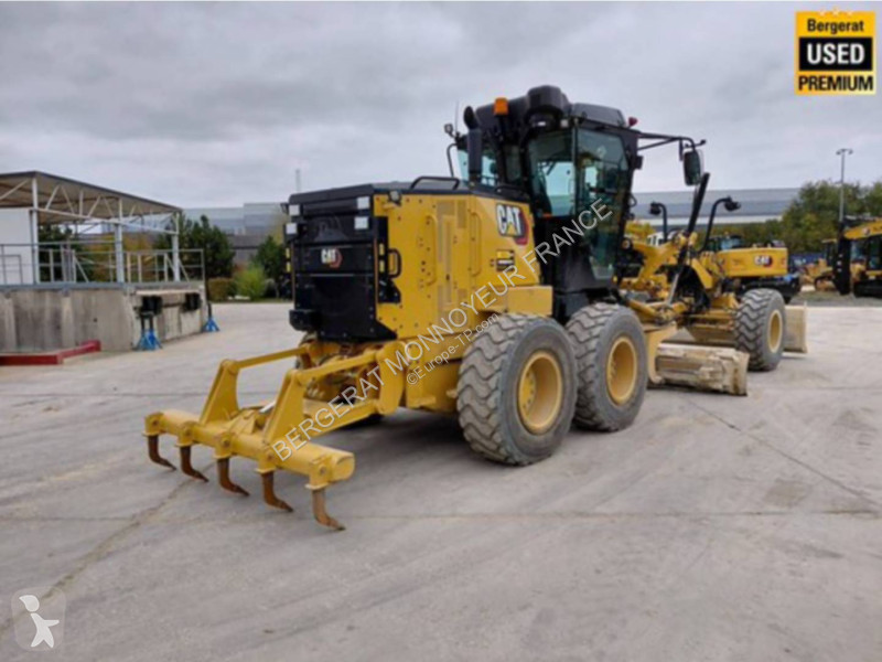 Grejder Caterpillar 120