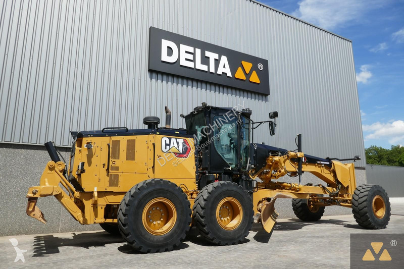 Grejder Caterpillar 14