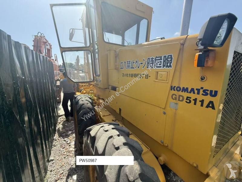 Grejder Komatsu GD511A