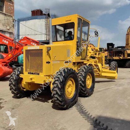 Grejder Komatsu GD511