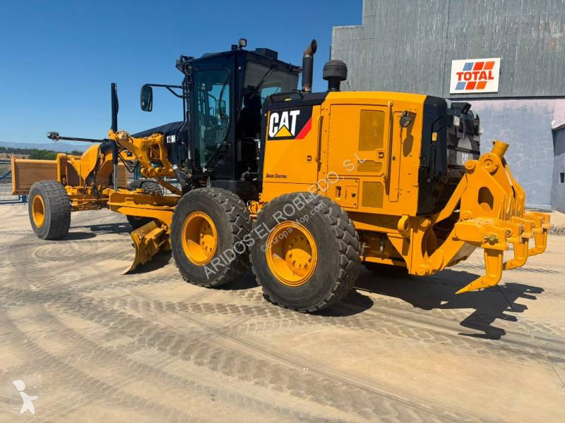 Grejdr Caterpillar 12M3
