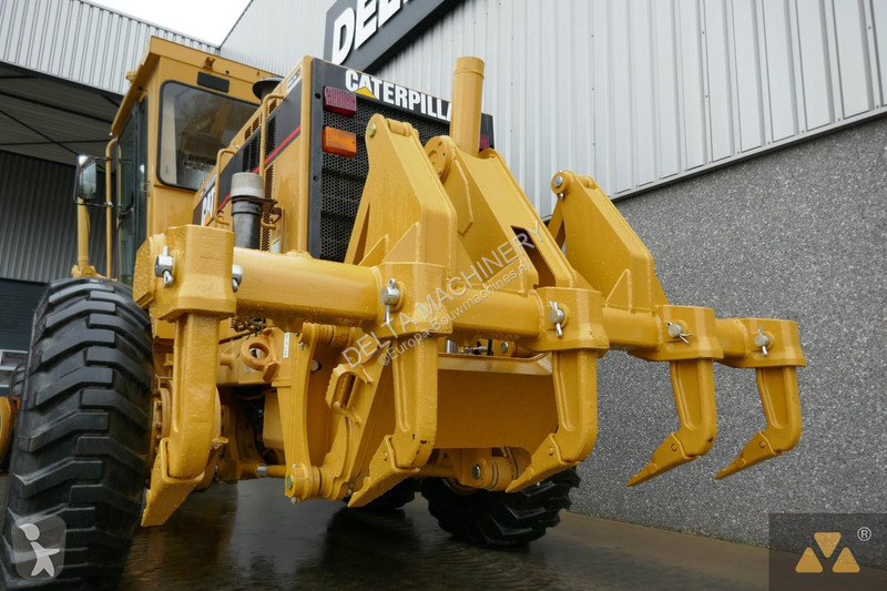 Niveladora Caterpillar Ex-army