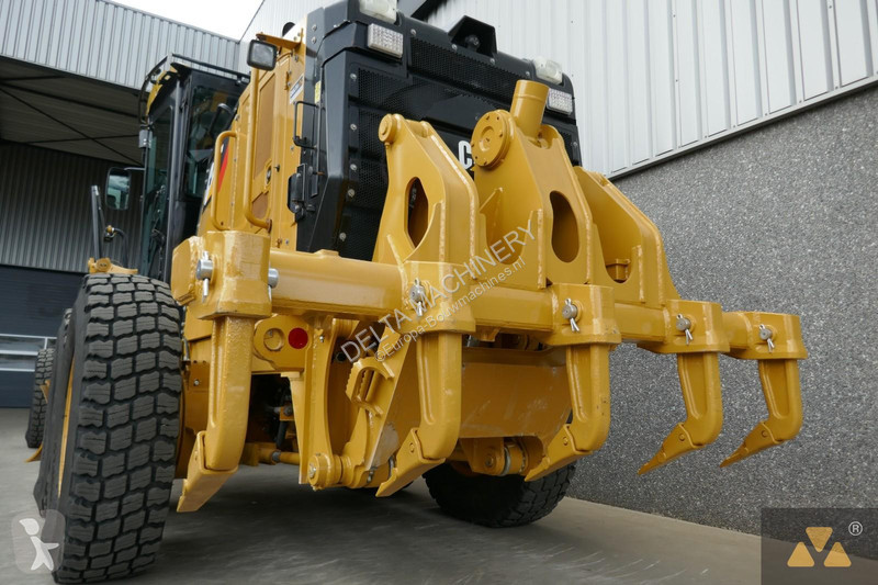 ممهدة طرق Caterpillar 2 AWD