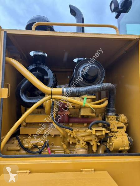 Grejder Caterpillar 140K
