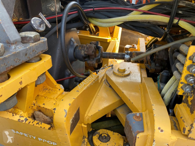 ممهدة طرق Volvo G740VHP