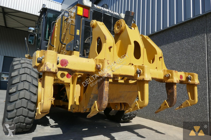 Грейдер Caterpillar 160M