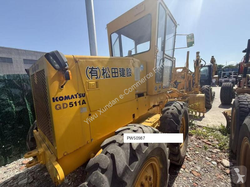 Grejder Komatsu GD511A