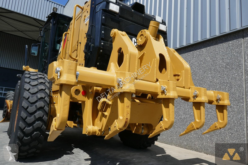 Grejder Caterpillar 12M3