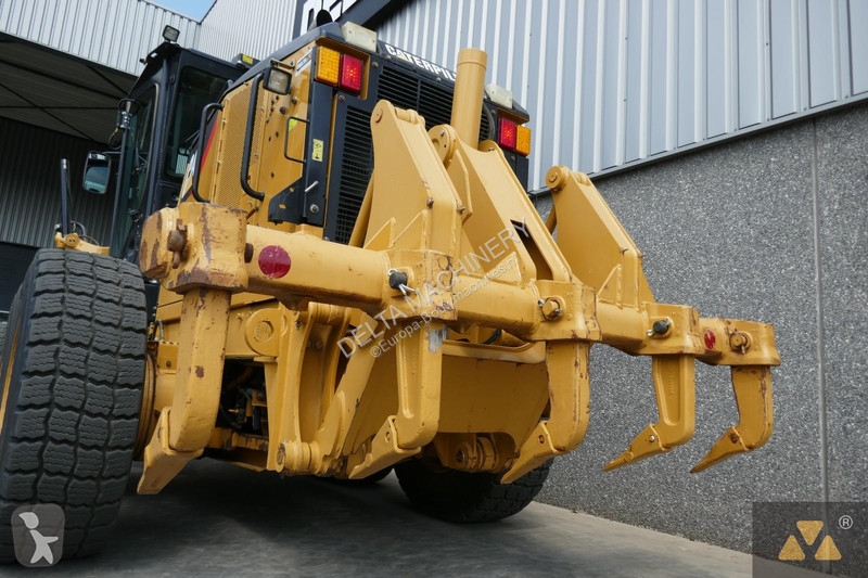 Grejder Caterpillar 140M
