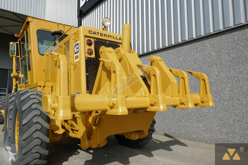 Grader Caterpillar Ex-army