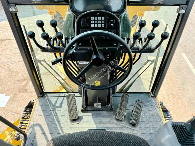 Grader Volvo - 3 Tine Ripper / EPA Certified