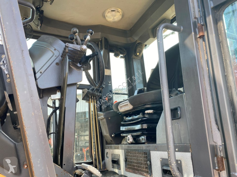 ممهدة طرق Volvo G740VHP