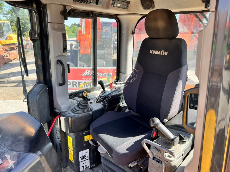 Grejdr Komatsu D65