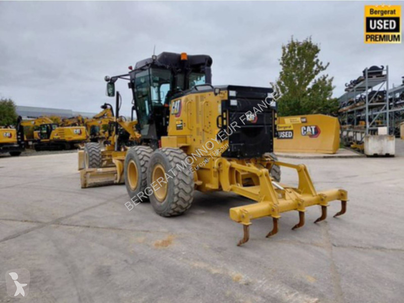 Grejder Caterpillar 120