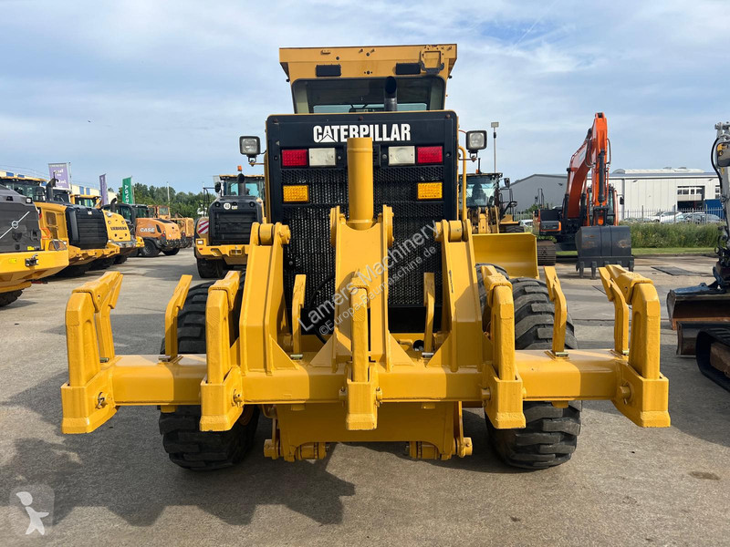 Grejder Caterpillar 140K .