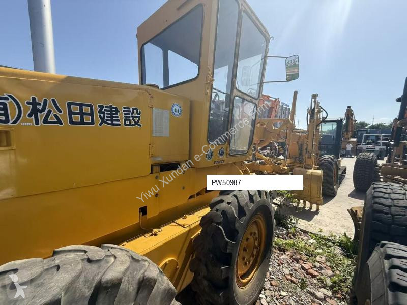 Grejder Komatsu GD511A