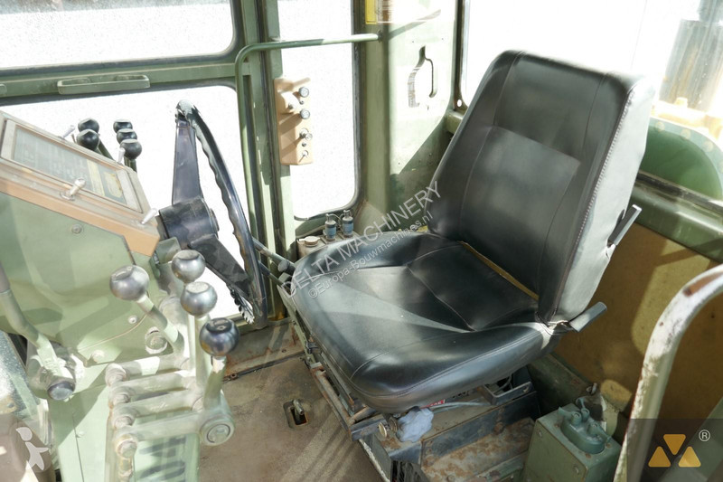 Grader Caterpillar Ex-army