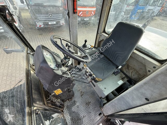 Niveladora New Holland F106.6A alrrad 6x6...