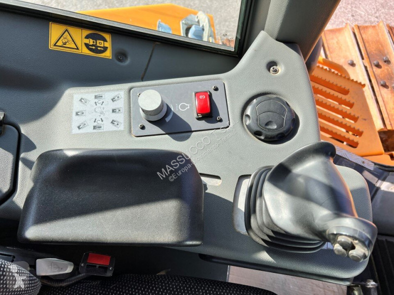 ممهدة طرق Liebherr 736