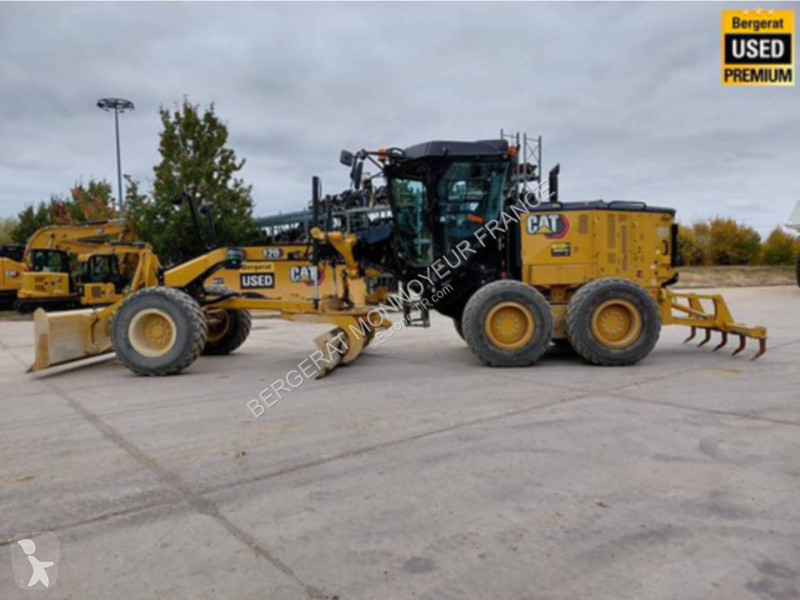 Grejder Caterpillar 120