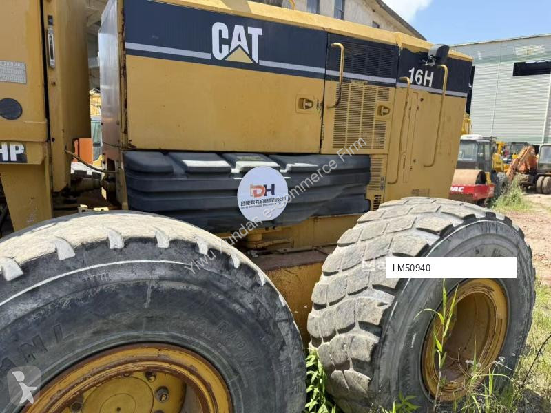 Grejder Caterpillar 16H
