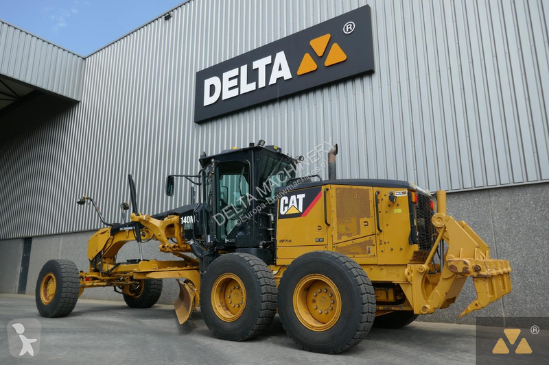 Grejder Caterpillar 140M