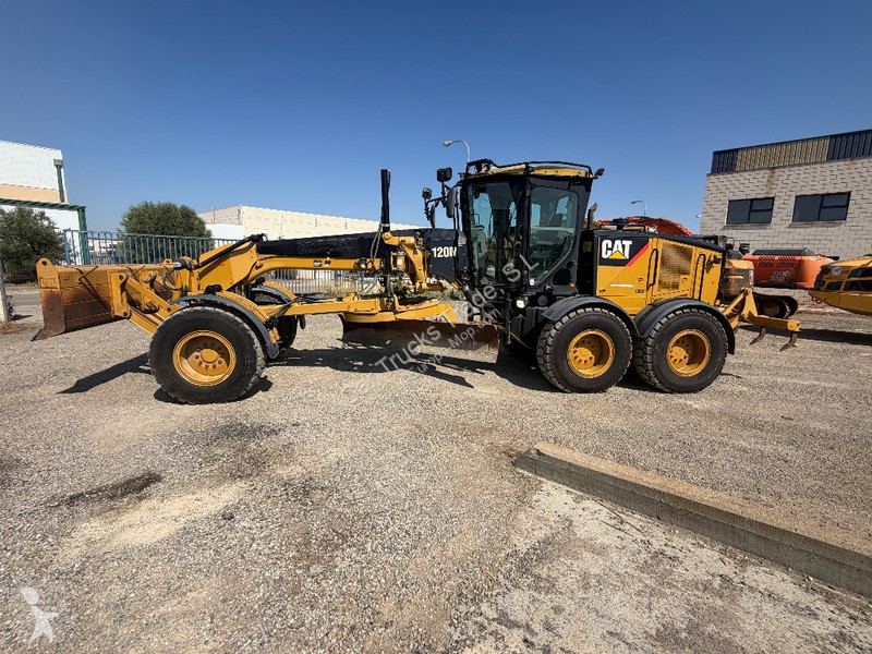 Grejder Caterpillar 120 M