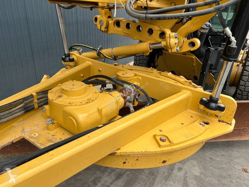 Grejder Caterpillar 140M2