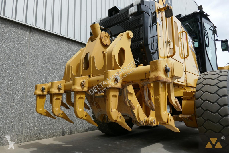 Niveladora Caterpillar 3