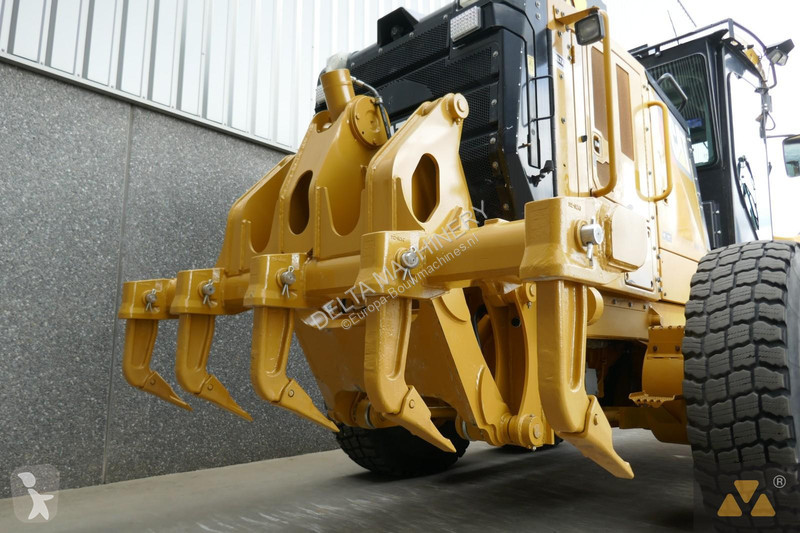 ممهدة طرق Caterpillar 2 AWD
