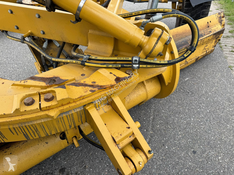 Grader Caterpillar
