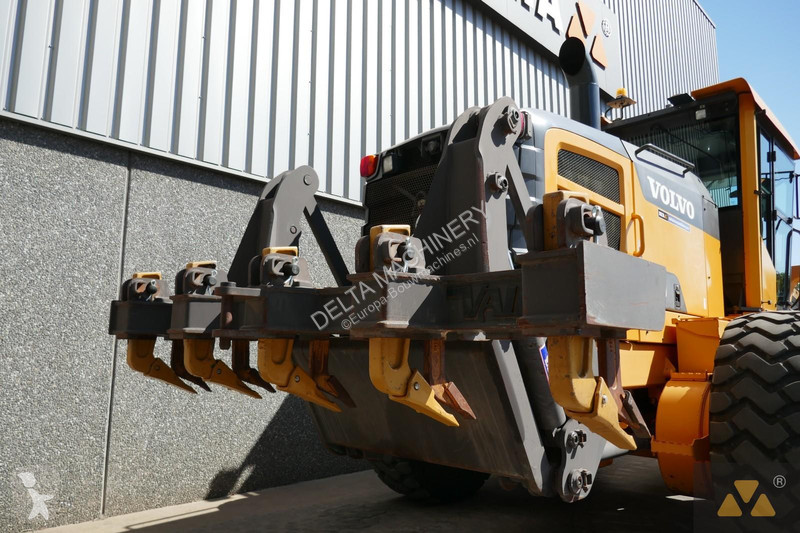 Grader Volvo AWD