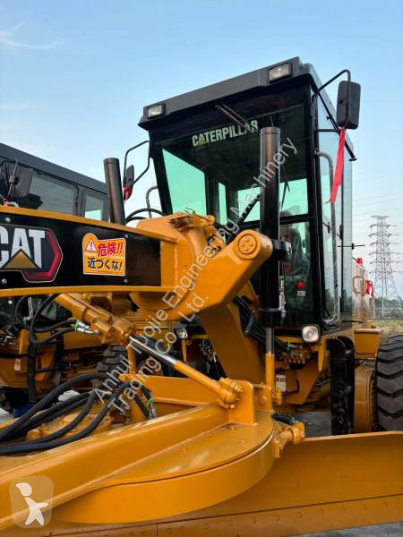Grejder Caterpillar 140K