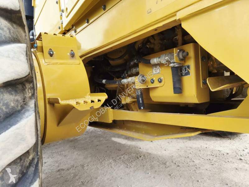 Grejder Caterpillar 140 AWD