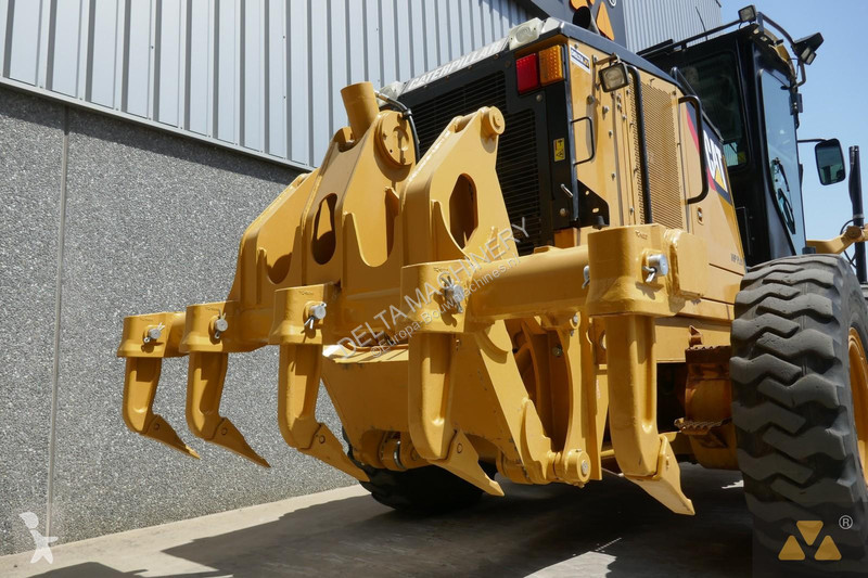 Grejder Caterpillar 140M