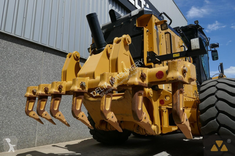 Grejder Caterpillar 14