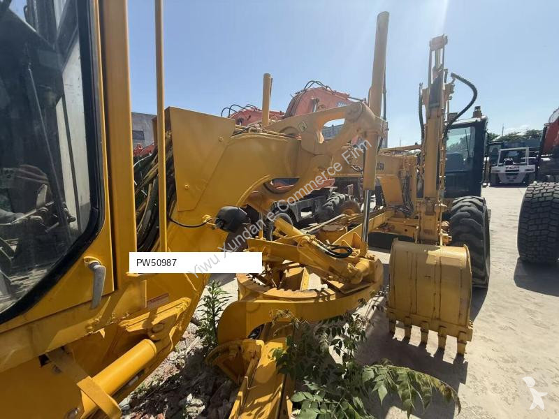 Grejder Komatsu GD511A