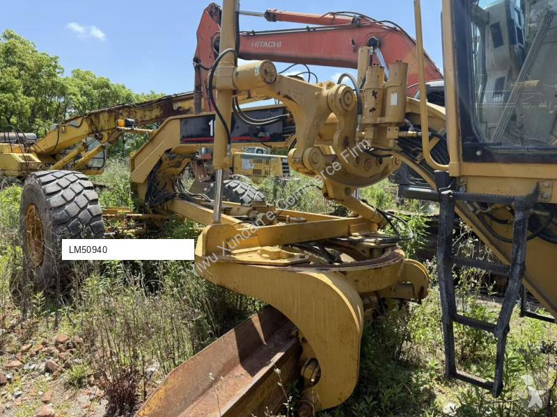 Grejder Caterpillar 16H