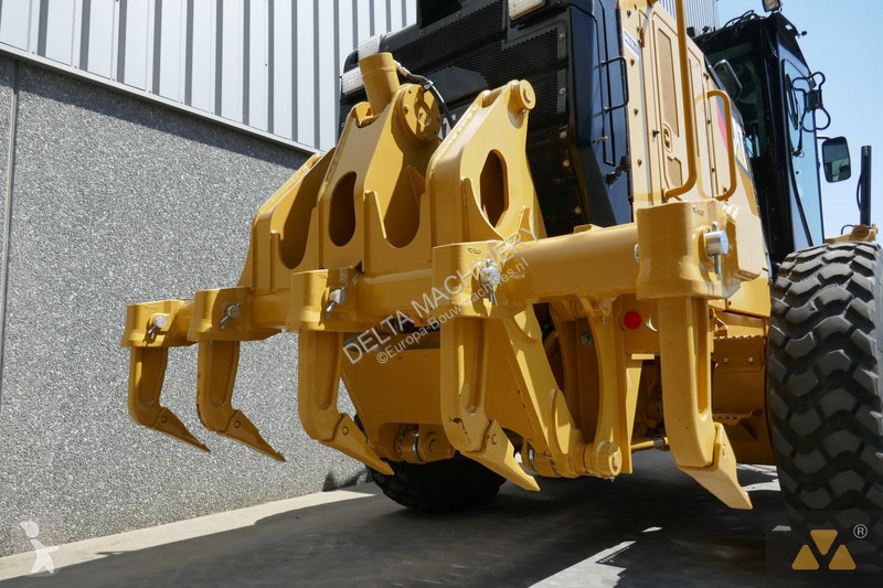 Grejder Caterpillar 12M3