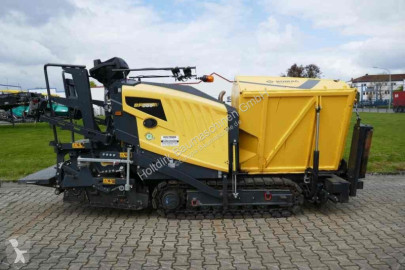 Obras de carretera pavimentadora Bomag
