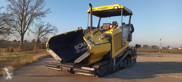 Obras de carretera pavimentadora Bomag