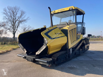 Obras de carretera pavimentadora Bomag