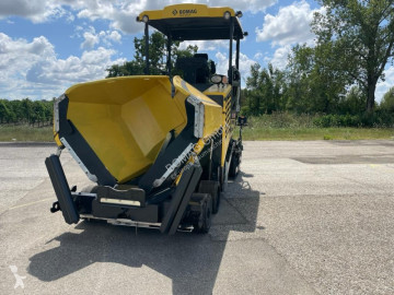 Obras de carretera pavimentadora Bomag