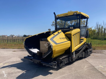 Obras de carretera pavimentadora Bomag